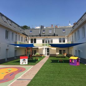 Tengerszem magánóvoda galéria udvar és épület